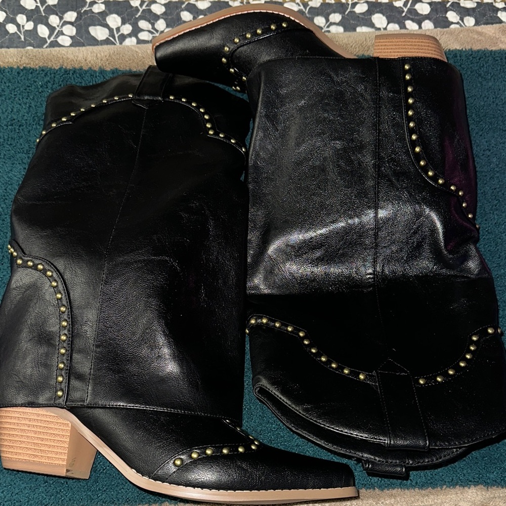 Black Studded Women's shark Boots